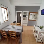 Departamento 4 Personas Colon 2900